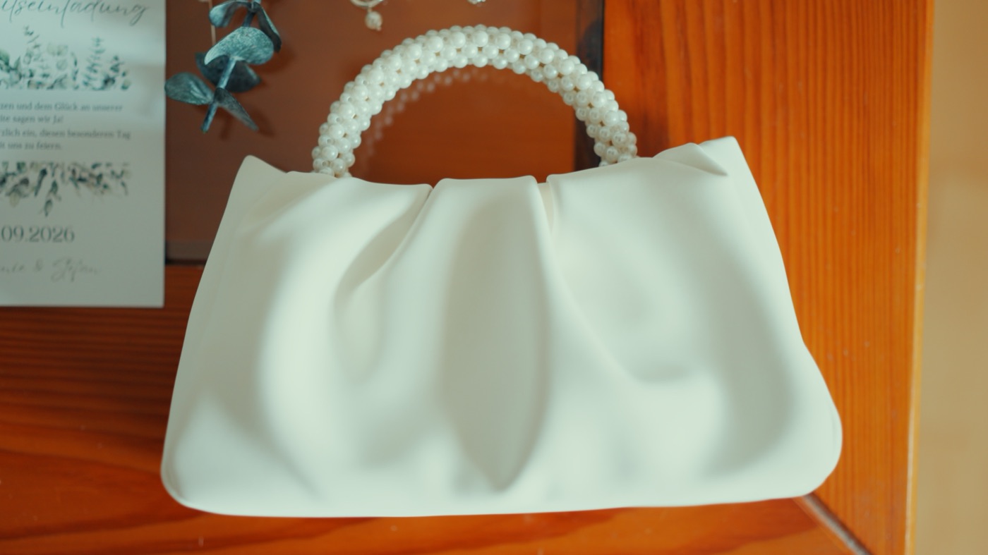 Brauttasche mit Perlengriff